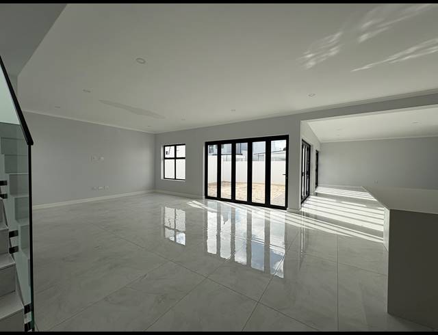 5 BEDROOM HOUSE FOR SALE IN SANDOWN